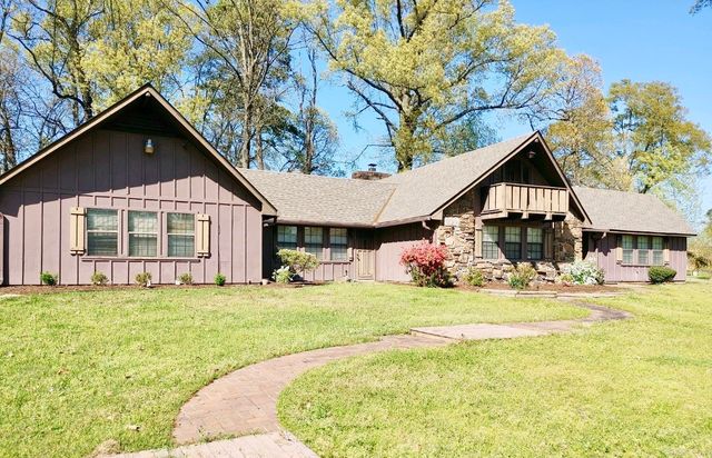 506 Country Dr, Hope, AR 71801