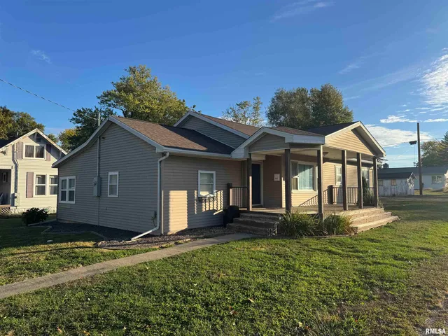 518 NW Cross St, Mount Sterling, IL 62353