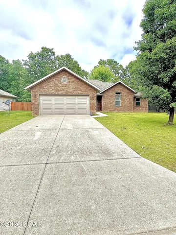 1027 Nickolas St, Aurora, MO 65605