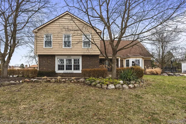 3365 Buckingham Trl, West Bloomfield, MI 48323