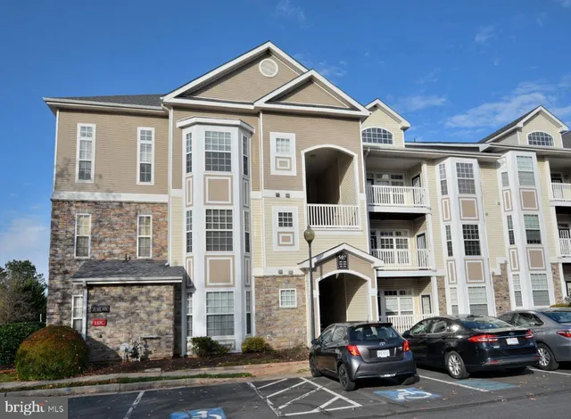 507 Sunset View Ter SE #202, Leesburg, VA 20175