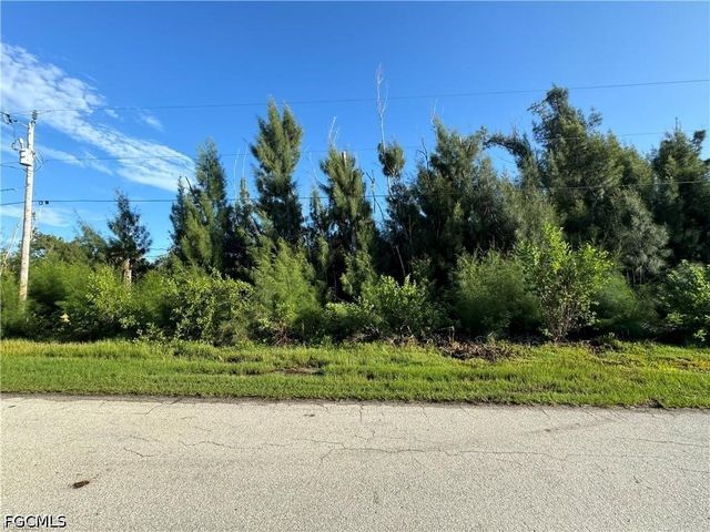 3486 Papaya St, Saint James City, FL 33956