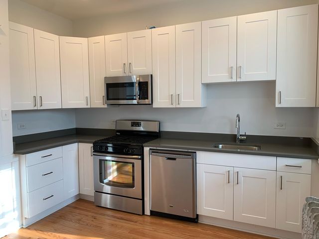 1041 W  Barry Ave #3, Chicago, IL 60657