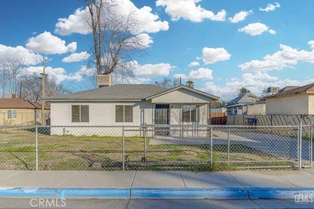 608 Q Ct, Bakersfield, CA 93304