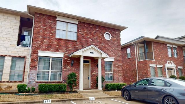 211 Forest Dr, College Station, TX 77840