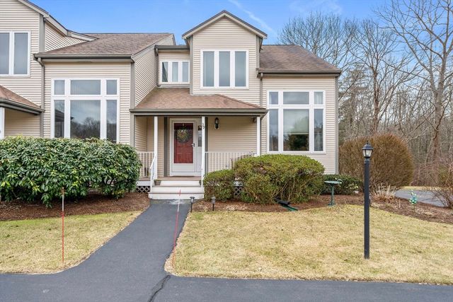 39 Willow Pond Dr, Rockland, MA 02370