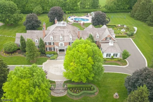 3 Winston Farm Ln, Far Hills, NJ 07931