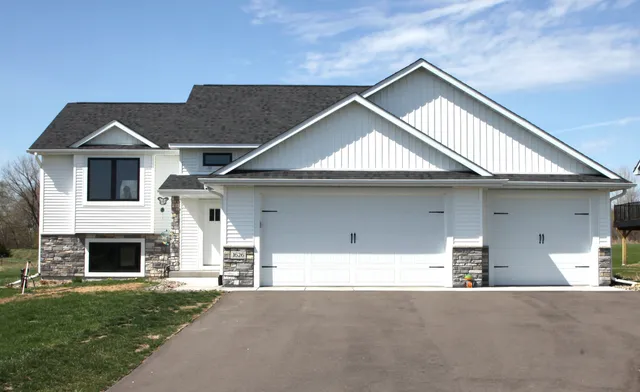 1626 72nd Ave, Hammond, WI 54015
