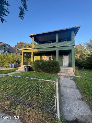 2142 Maplewood Ave, Toledo, OH 43620