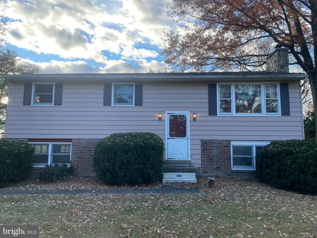 2814 Upper Ridge Rd, Pennsburg, PA 18073
