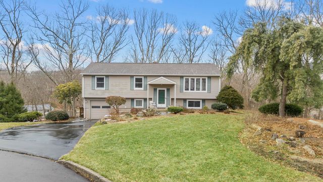 11 Roby Ct, Branford, CT 06405