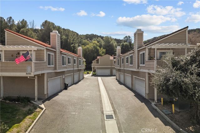 31315 The Old Rd #G, Castaic, CA 91384