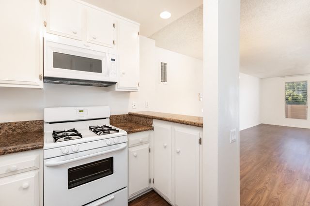 1127 11th St #105, Santa Monica, CA 90403