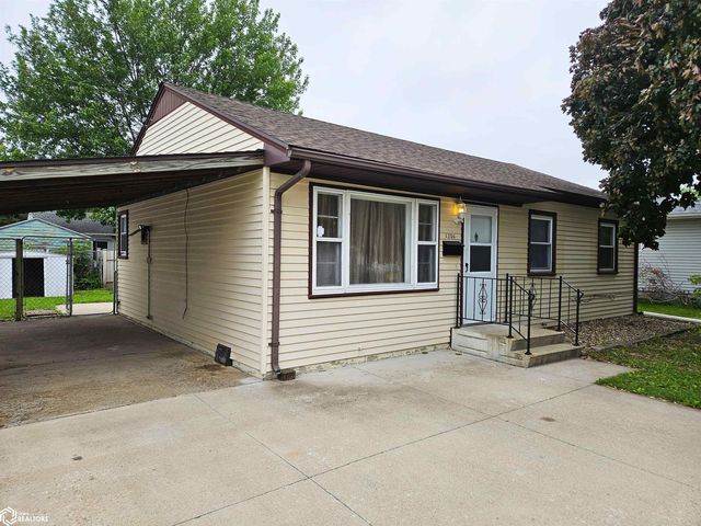 1206 Parkway Dr, Burlington, IA 52601