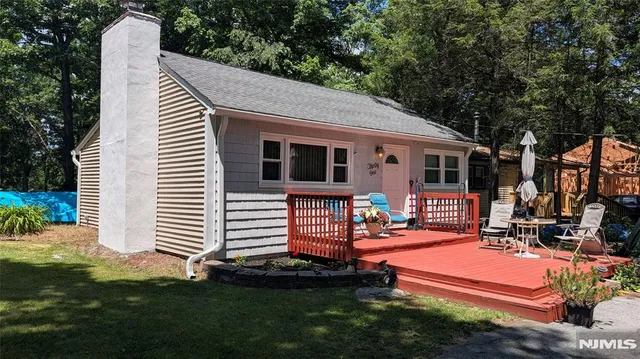 31 Hewitt Rd, Hewitt, NJ 07421