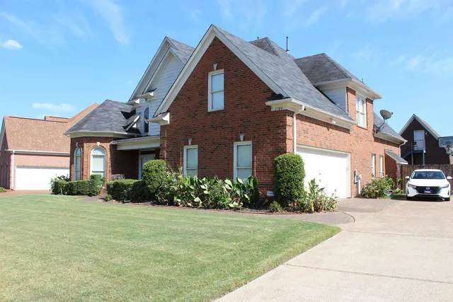 1704 W  Belledeer Dr, Cordova, TN 38018