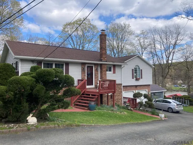 1040 Causeway Dr, Friedens, PA 15541