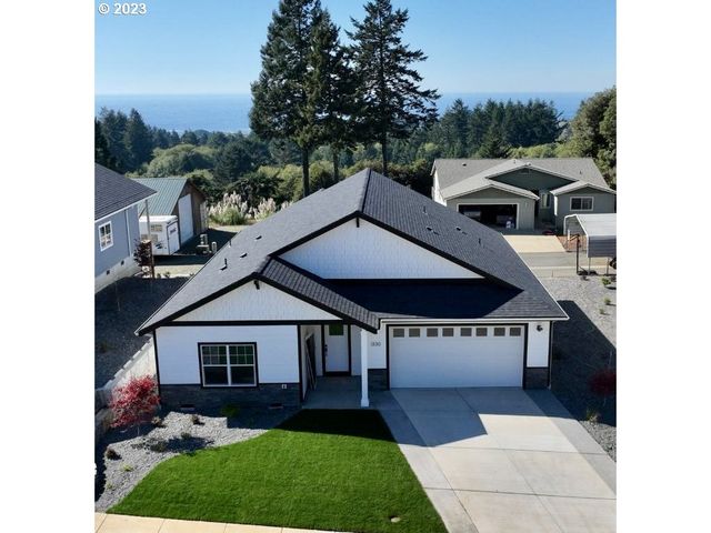 1330 Nautical Heights Dr, Brookings, OR 97415