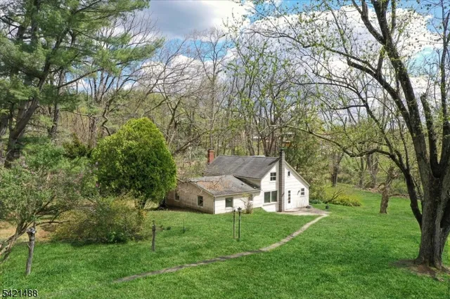 35 Studer Road, Clinton, NJ 08809