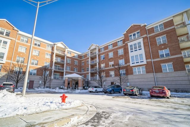 153 Pointe Dr   #202, Northbrook, IL 60062