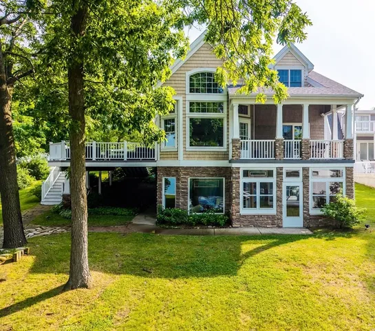 55 Lane 260a Crooked Lk, Angola, IN 46703