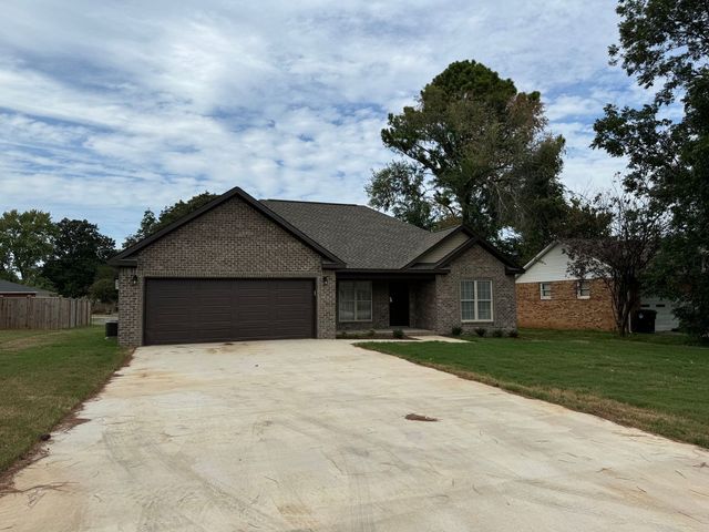 1013 Grand Ave, Muscle Shoals, AL 35661