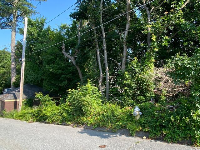 13 S  Point Rd, Webster, MA 01570