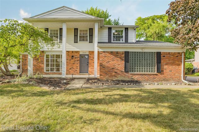 25695 Branchaster Rd, Farmington Hills, MI 48336