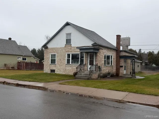 170 W  Superior St, Ishpeming, MI 49849