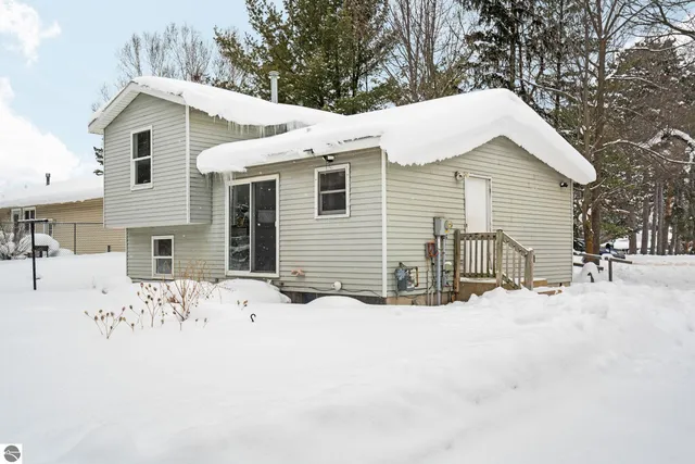 3017 Marmac Ave, Traverse City, MI 49684