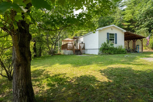 186 Oak Street, Saint Johnsbury, VT 05819
