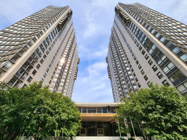 5701 N  Sheridan Rd #21D, Chicago, IL 60660