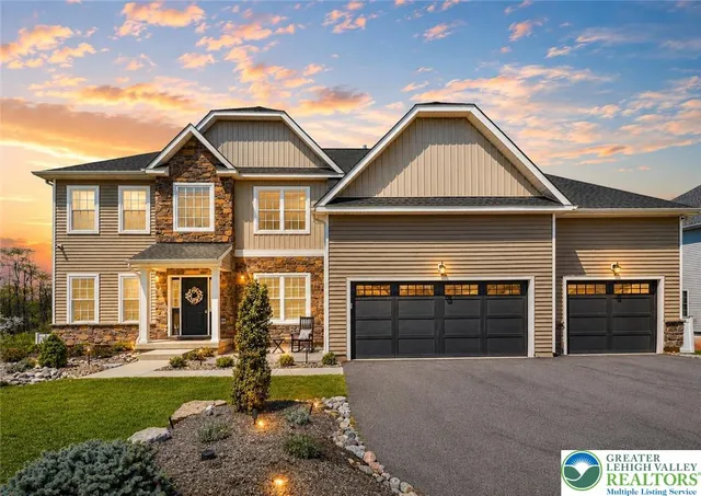 2595 Stonewall Dr, Center Valley, PA 18034