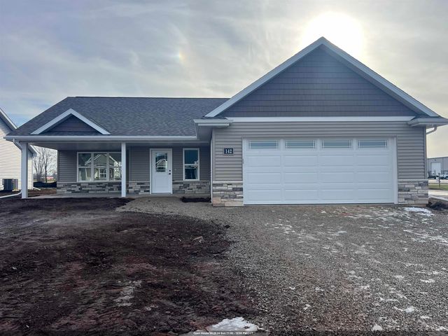 142 Golf Course Dr, Wrightstown, WI 54180