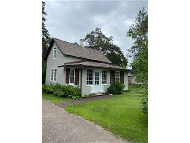 412 8th St NW, Little Falls, MN 56345