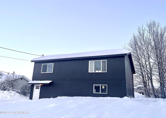 629 E  Eklutna Ave, Palmer, AK 99645