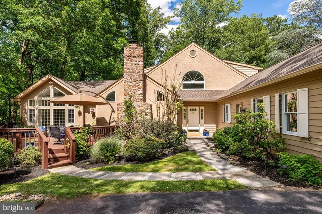 406 Brighton Cir, Devon, PA 19333
