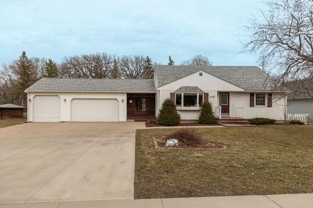 2147 Pinewood Rd SE, Rochester, MN 55904