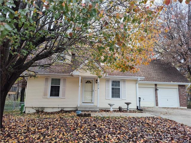 6814 Orchard St, Pleasant Valley, MO 64068