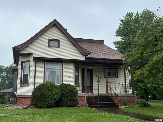 314 S  Liberty St, Rushville, IL 62681