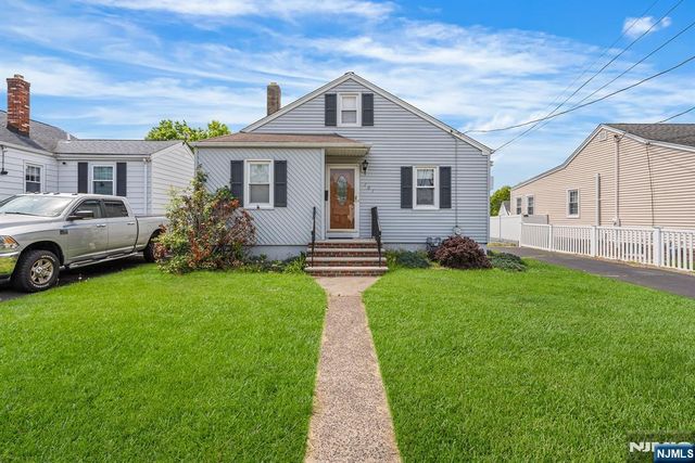 101 Westminster Pl, Saddle Brook, NJ 07663