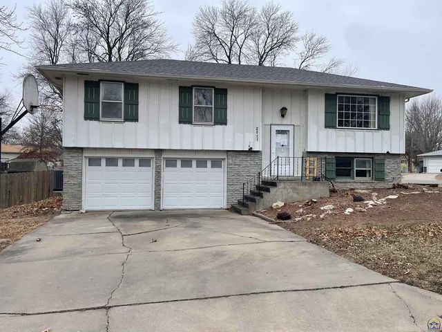 2211 W  21st Ave, Emporia, KS 66801