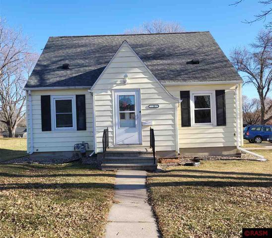 311 11th St SE, Waseca, MN 56093