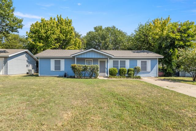 102 NE Murphy Rd, Burleson, TX 76028