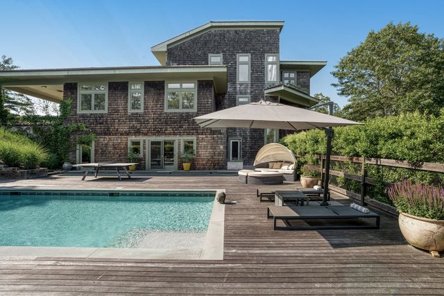 1605 Deerfield Rd, Water Mill, NY 11976