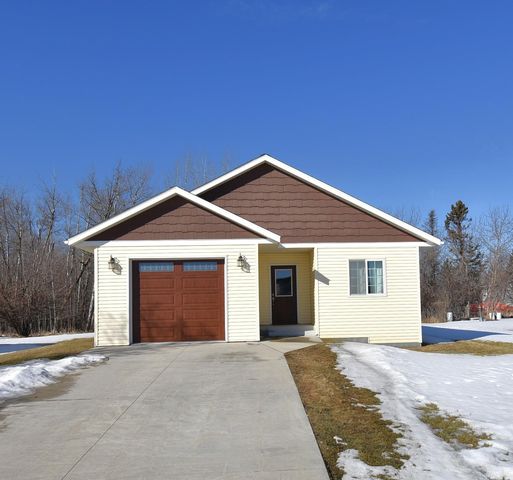 205 6th Ave SW, Warroad, MN 56763