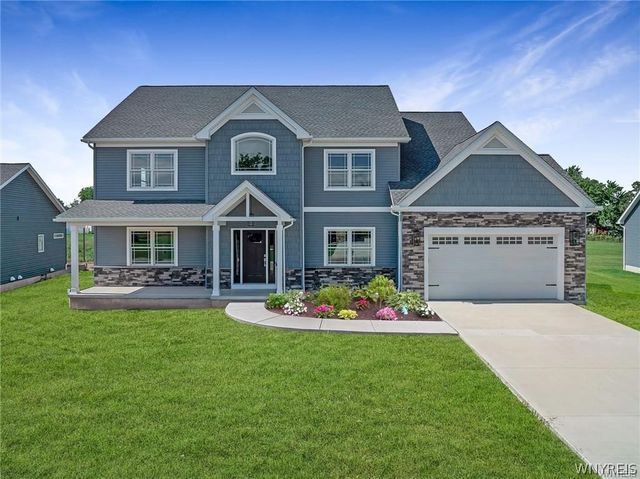 55 Streamsong Ct, East Amherst, NY 14051