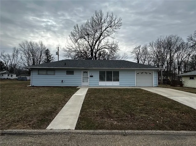 6 Briarcliff St, Danville, IL 61832