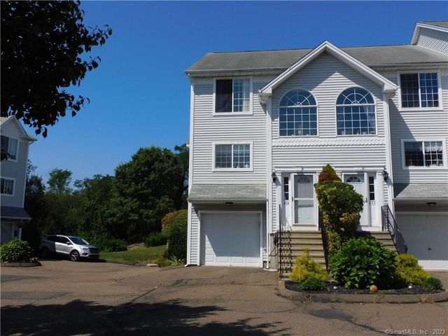 560 Silver Sands Rd #204, East Haven, CT 06512