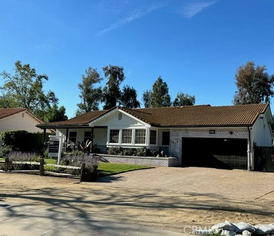 922 Carefree Dr, Simi Valley, CA 93065